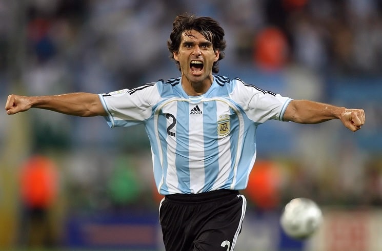  4. Roberto Ayala 114 lần ra sân. Cựu hậu vệ của AC Milan đã được triệu tập vào đội tuyển quốc gia Argentina trong giai đoạn 1994 - 2007.