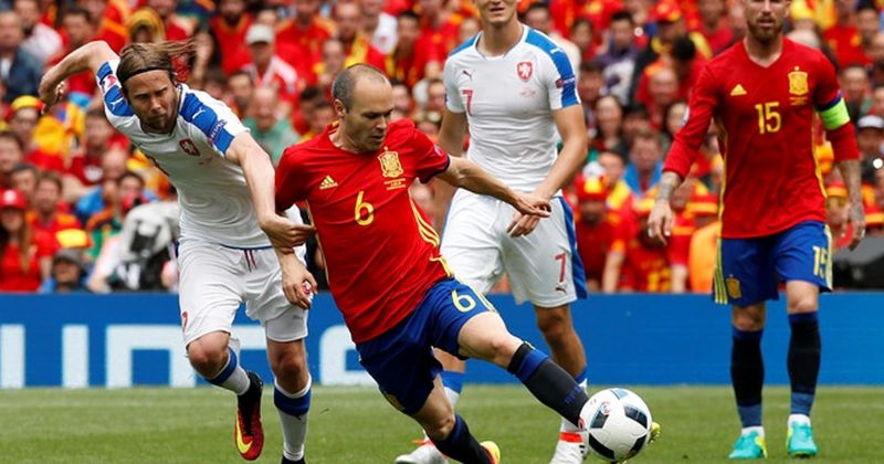 Chiến Thuật Bóng Đá Hiện Đại: Từ Sơ Đồ Đến Triết Lý Bất Bại
